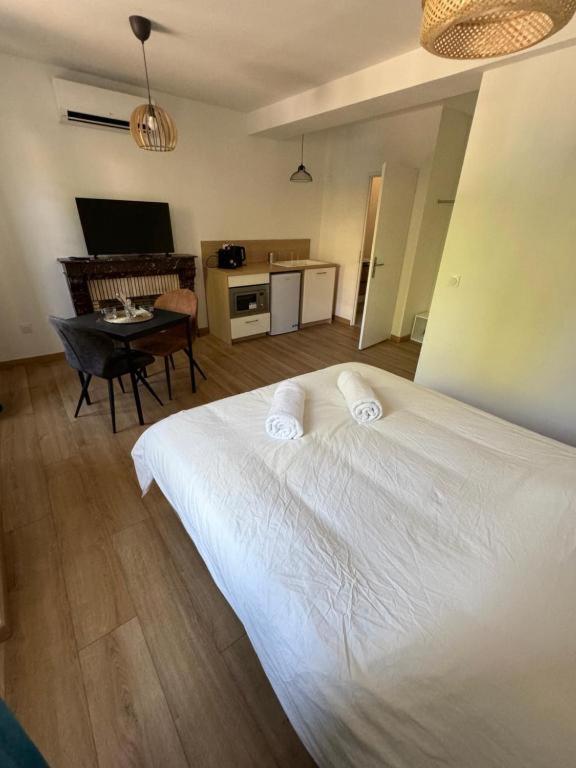 Comme A La Maison Крест Екстериор снимка